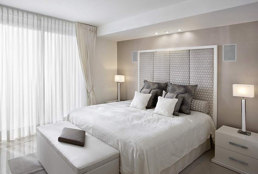 Neutral colours defining bedroom 28cc5