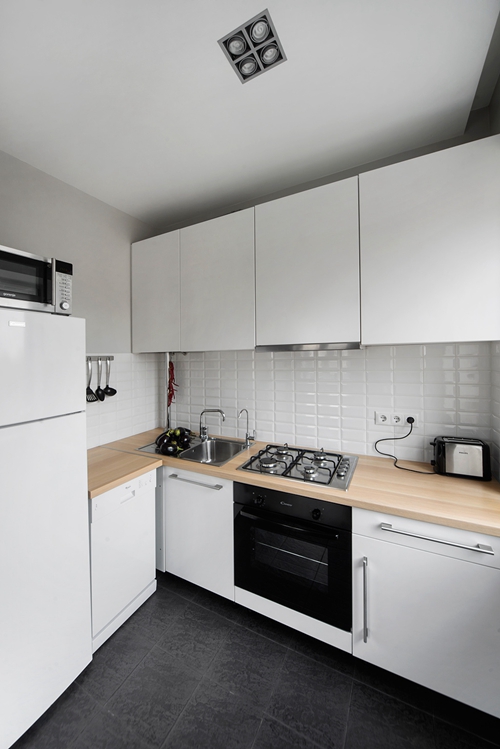 Grey and white kitchen 68e34