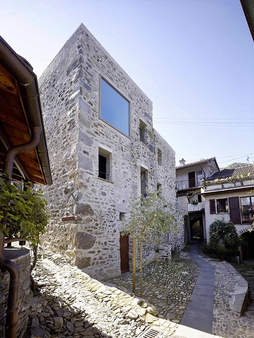 Renovated stone home by Wespi de Meuron Romeo Architetti 1 c1534